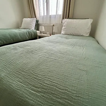 Appartement Cocon Cosy Verdoyant - Free Private Parking, Breakfast, Wifi, Netflix *